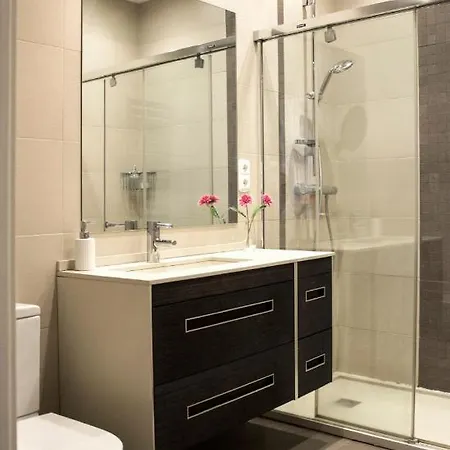 Central, Spacious And Authentic Family Saint-Sébastien