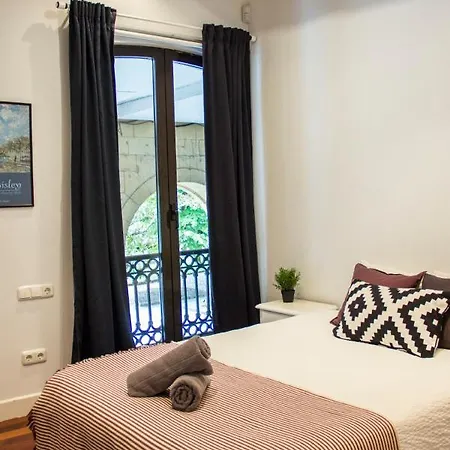 Central, Spacious And Authentic Family *