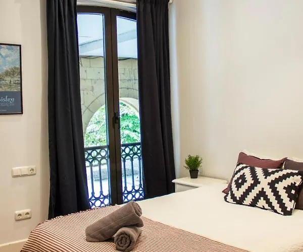 Central, Spacious And Authentic Family *