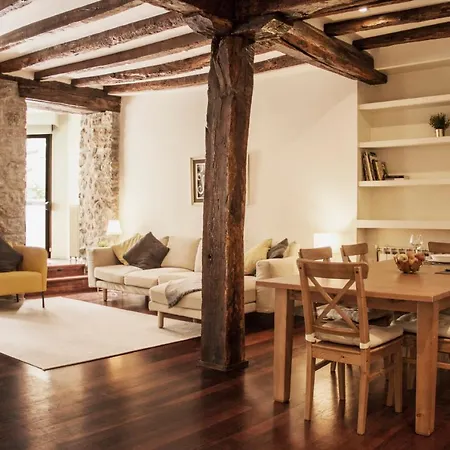 Lejlighed Central, Spacious And Authentic Family *