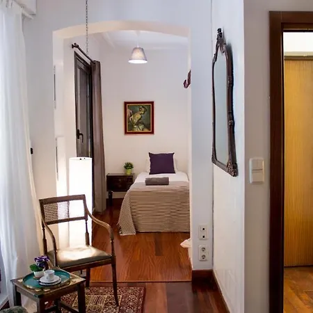 Lejlighed Central, Spacious And Authentic Family