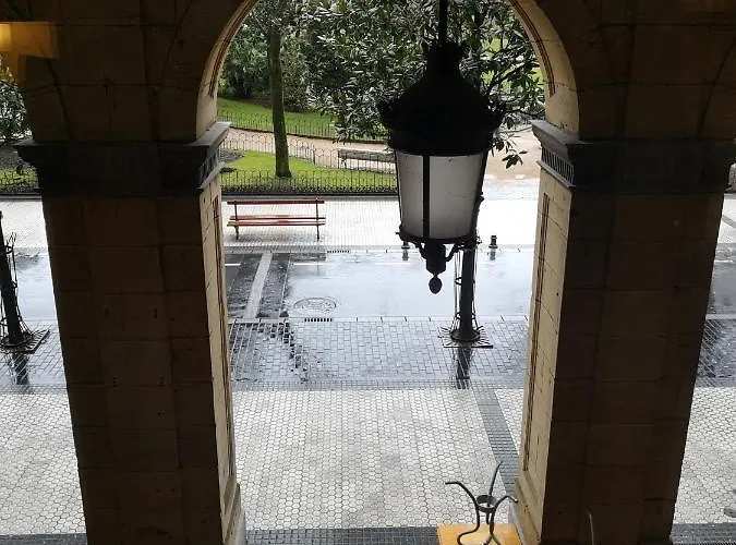 Apartment Central, Spacious And Authentic Family *