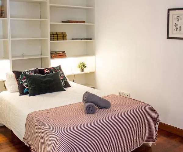 Central, Spacious And Authentic Family Apartment